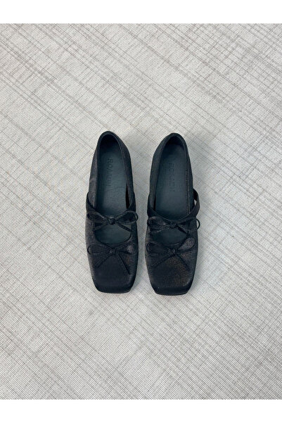 Take Two By Styli حذاء نسائي أسود مسطح بمقدمة مربعة وتفاصيل فيونكة