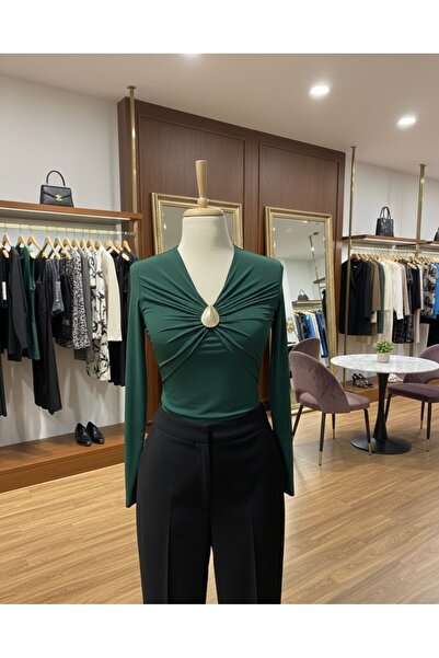 Butik Beyza Μπλούζα με λεπτομέρεια αξεσουάρ με κορδόνι στο στήθος