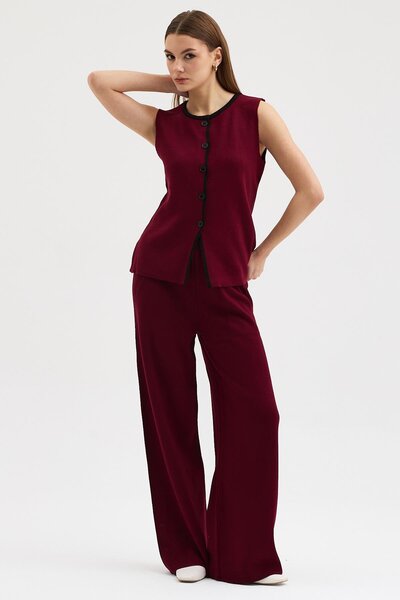 MAUN COLLECTION طقم تريكو مريح برقبة دائرية تفاصيل مخططة