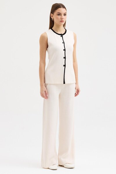 MAUN COLLECTION طقم تريكو مريح برقبة دائرية تفاصيل مخططة