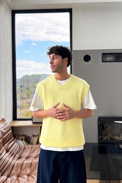 Flaw Wear V-Neck Basic Sweater Yellow