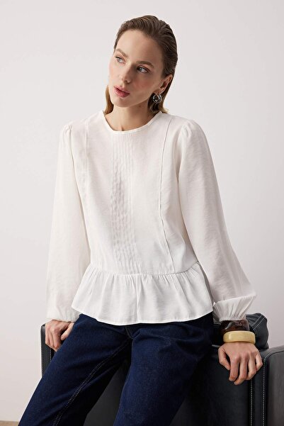 ترينديول كوليكشن بلوزة منسوجة بتفاصيل إكسسوارات إكرو TWOAW26BZ00299