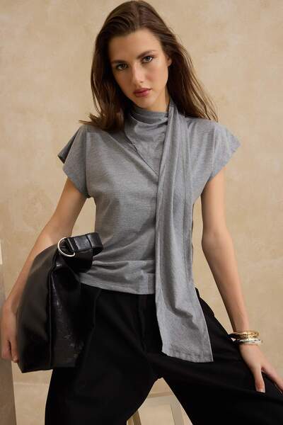 Trendyol Collection Ανθρακί εφαρμοστό/στενό στο σώμα μακρυμάνικο γιακά με φου...