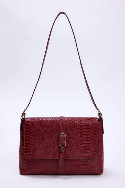 TRENDYOL SHOES Geantă de umăr mini/mică pentru femei, cu detalii metalice roș...