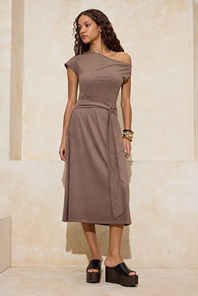 Trendyol Collection Braunes Midi-Strickkleid aus Wildleder in A-Linie/Glocken...