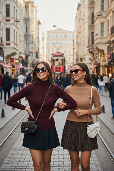 Lela Πουλόβερ με κορδόνια και κανονική εφαρμογή με λαιμόκοψη από μαλακό ακρυλ...