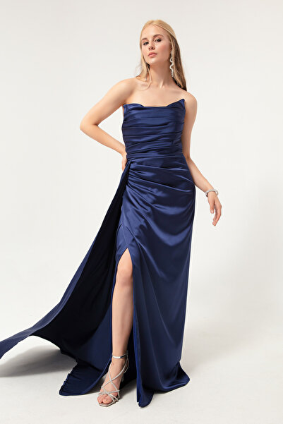 Lafaba Marineblaues Neckholder-Abendkleid aus Satin mit Schlitzdetails