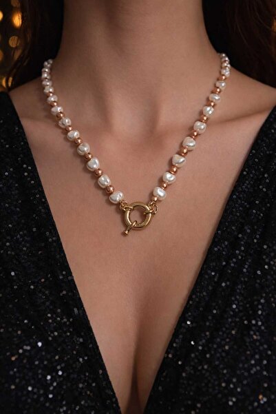 BESMYAR JEWELS قلادة نسائية من اللؤلؤ بقفل باروكي - تصميم أنيق وعصري، طراز عتيق