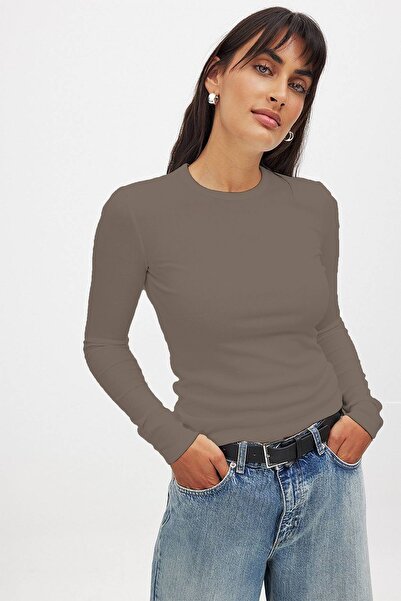 CHEISU Γυναικείο μπλουζάκι καφέ γάλακτος με μακρυμάνικο λαιμόκοψη Μπλούζα καμ...