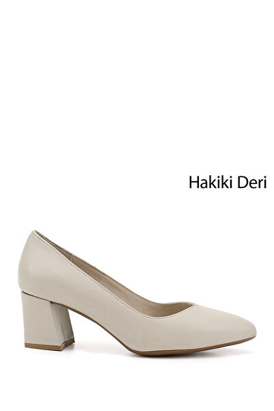 GÖNDERİ(R) حذاء نسائي من الجلد الطبيعي بمقدمة مدببة وكعب متوسط سميك باللون البيج