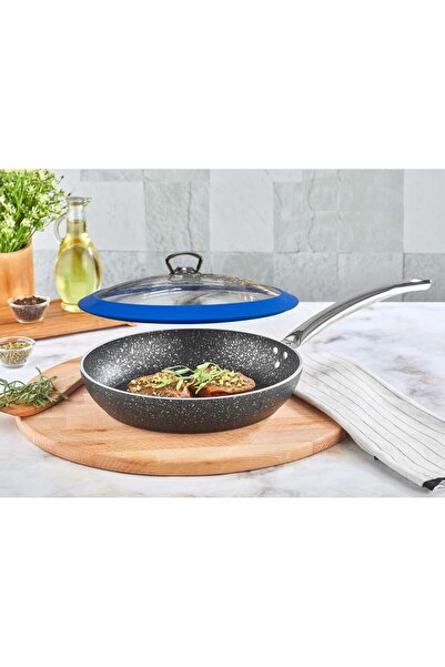 Kahramanlar مقلاة جرانيت 26 سم مع غطاء سيليكون أزرق