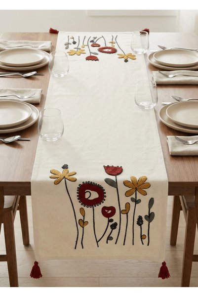 Destiva Home Punch Embroidered Flower Garden Patterned Table Runner (40x130 cm)