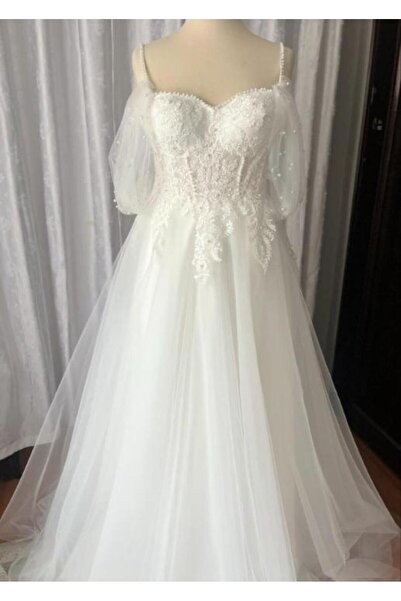 AYŞE KOÇYİĞİT فستان زفاف ماكسي هيلين شفاف مع تفاصيل رش اللؤلؤ على الكتف