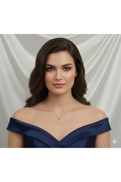 Store قلادة نسائية من الفولاذ المطلي بالذهب على شكل حرف 'أ' مرصعة بأحجار الزركون