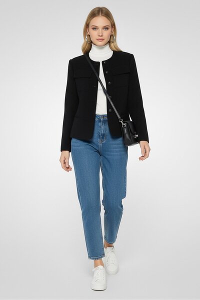 Emporio Armani سترة نسائية من المخمل بتصميم شبه رسمي بقصّة عادية، باللون الأسود