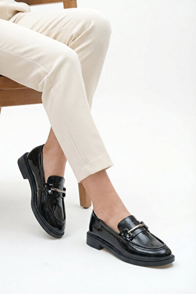 Redoxy حذاء لوفر نسائي أنيق بتصميم خاص مزين بإبزيم من الجلد اللامع