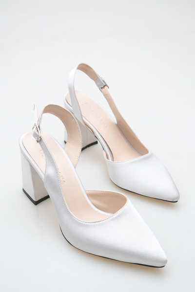 Shoesers Kadın Saten Kumaşlı Asimetrik Bantlı Sivri Burunlu Kalın Topuklu Aya...