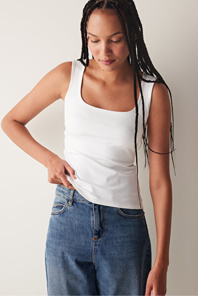 Penti Top alb cu guler pătrat