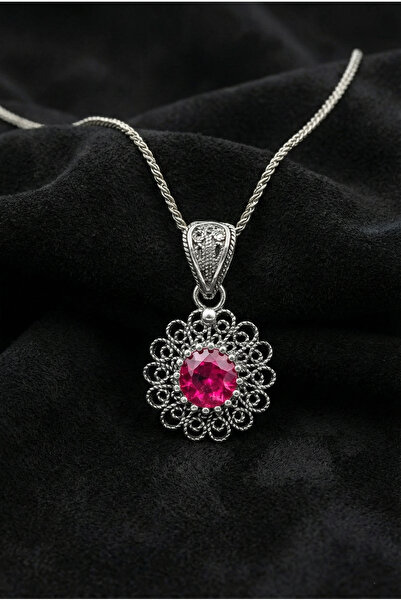 Erdobia Temmuz Yakut Doğum Taşı Çiçek Motifli Telkari Gümüş Kolye