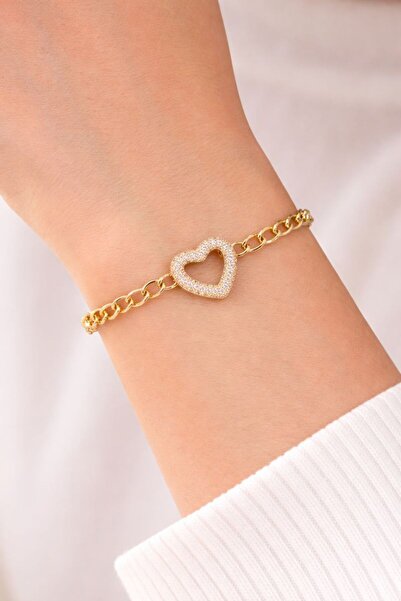 BY YASİN TOPÇU ✨   سوار سلسلة من الفولاذ الذهبي مع تصميم قلب مرصع بالأحجار 💖 💛