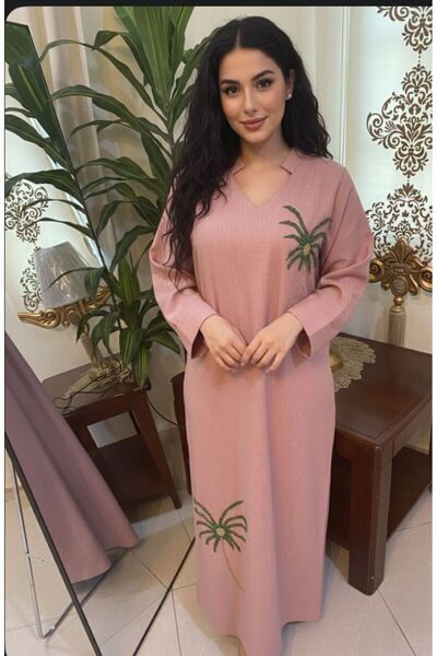 Veil Designer جلابية بالوان الوردي بتطريز يدوي علي شكل نخله بالوان الاخضر و ا...