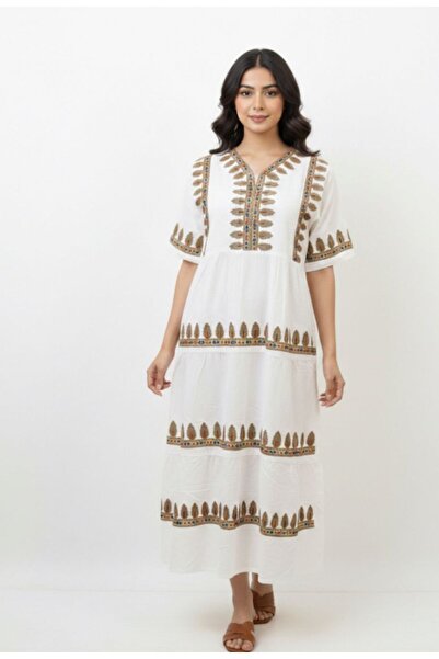 Veil Designer A luxurious women's jalabiya in a pure color, adorned with exqu...