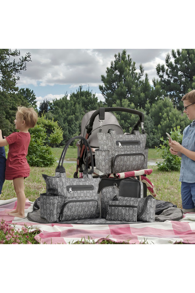 fun zone مجموعة حقيبة حفاضات ليتل ستوري، 6 قطع، مع خطافات لعربة الأطفال وسجاد...