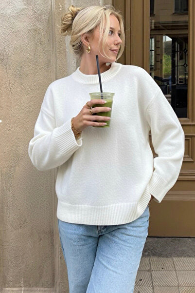 oshebu Ecru – Crew Neck Oversize Knit Sweater