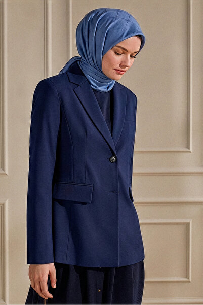 SilkTouch وشاح مرجاني بنمط مونوجرام من إنديجو