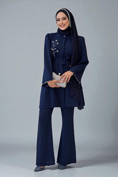 Bym Fashion Detailní vyšívací souprava s páskem a kalhotami 8432 Navy Blue