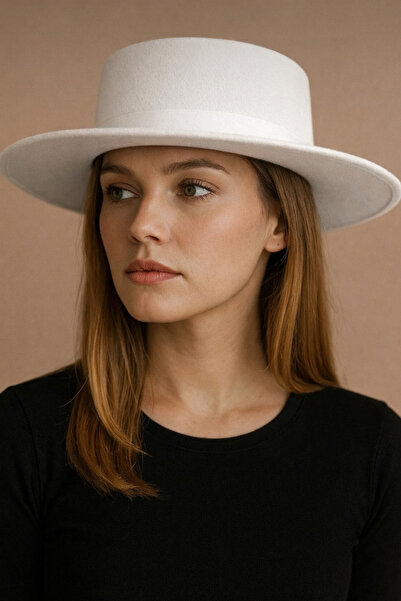 HatClub Exclusive Gondol Şapcă albă pentru femei, cu design elegant