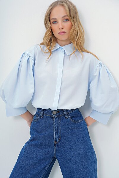 Trend Alaçatı Stili Dámská baby blue balonový rukáv skrytá popelínová košile ...