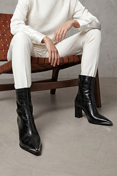 Marjin Γυναικείες μπότες με μυτερή μύτη με φερμουάρ πίσω με χοντρό τακούνι Za...