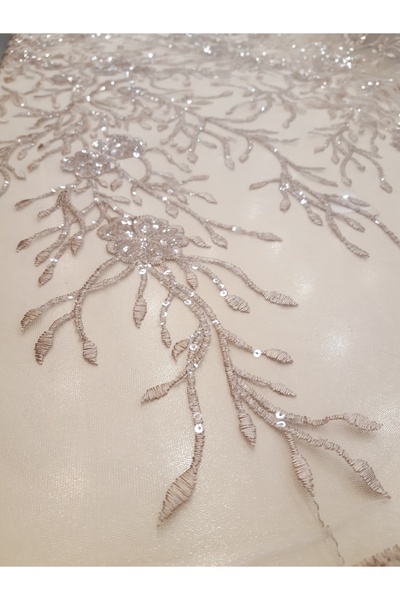 Safir Kumaş Pul İşlemeli Çiçek ve Dal Desen Vizon Renk Dantel 3 Metre