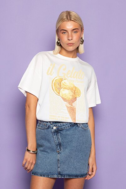 The Champ Clothing تي شيرت نسائي قصة فضفاضة جيلاتو ليمون مطبوع أبيض – رقبة دا...