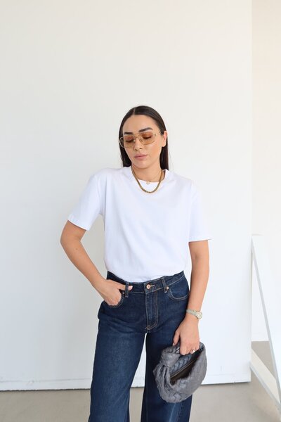 Özge Özgenç Yakası Corded Fabric Tok Doku Basic Tshirt