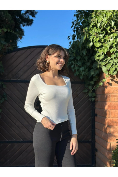 BLACK MODBLACK Ozbay FRAME COLLAR حياكة مضلعة بلوزة بيضاء 1152714