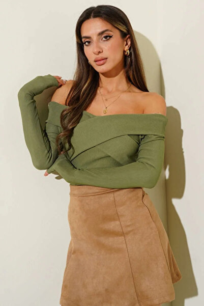 BLACK MODBLACK أوزباي مادونا بلوزة ذات ياقة متقاطعة باللون الأخضر T4331 1152714