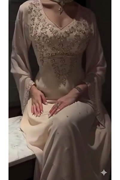 Princess costumes فستان سهرة ملكي انيق وفخم بلون كريمي