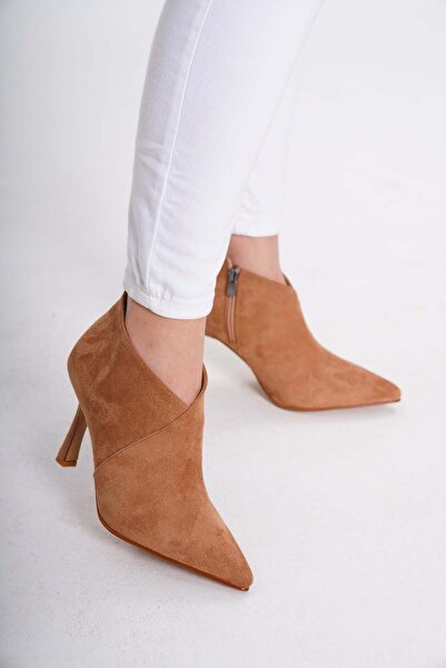 nuvilo حذاء نسائي قصير بكعب رفيع 8.5 سم ومقدمة مدببة من جلد الجمل