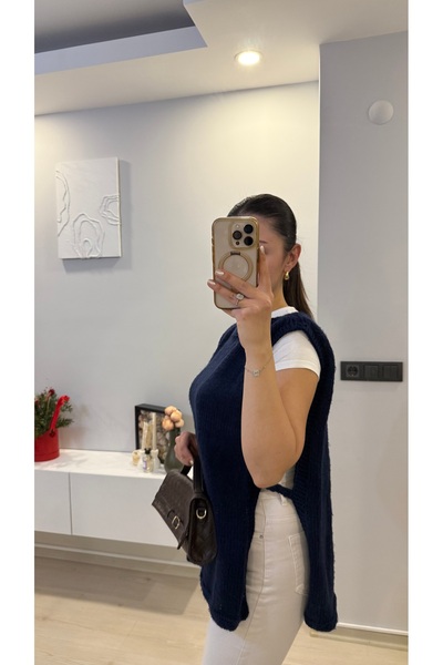 Yaren Aydın Kadın Lacivert Yanları Açık Oversize Örme Süveter