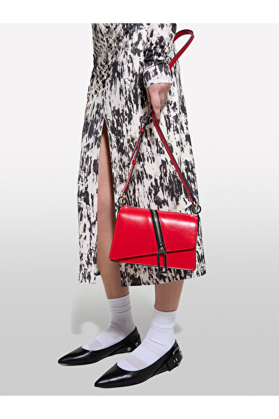 Sisley Women's red shiny shoulder bag with flap and box design