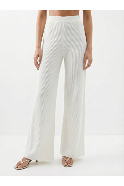 NEW JOURNAL Γυναικείο παντελόνι εκρού Απαλής υφής με ελαστική μέση και ψηλόμε...