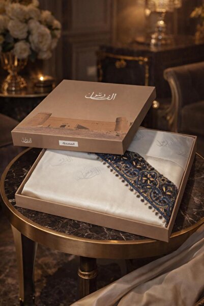 Knight Al-Masmak winter shemagh from Al-Faris brand, embroidered, white with ...