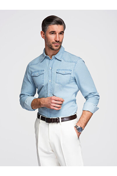 OMBRE Pánská džínová košile s knoflíky a kapsami - světle modrá OM-SHDS-0210