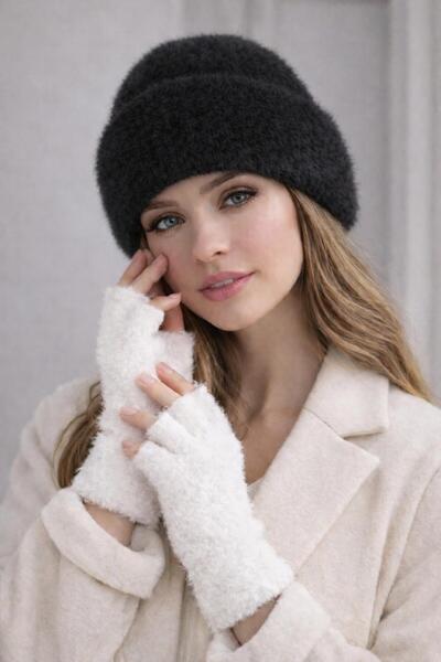 kuru Yumoş Sakallı Bere & Eldiven İkili Set