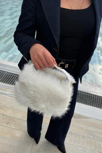 Store Women's Sacyas Plush Hand and Crossbody Bag