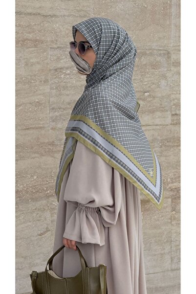 Qalortex Scarf وشاح بتصميم مونوغرام كبير الحجم - أخضر زيتي