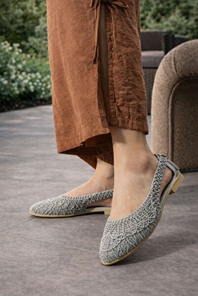 RynModa حذاء باليه نسائي مفتوح من الخلف ومطرز ومطرز ومزين بالدانتيل