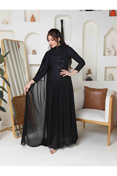 TREN Elegant Black Evening Gown with Embroidered Floral Detail and Flowing Ch...